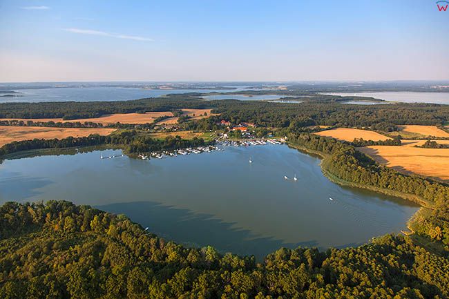 Jezioro Sztynorckie z  portem Sztynort. EU, PL, Warm-Maz. Lotnicze.